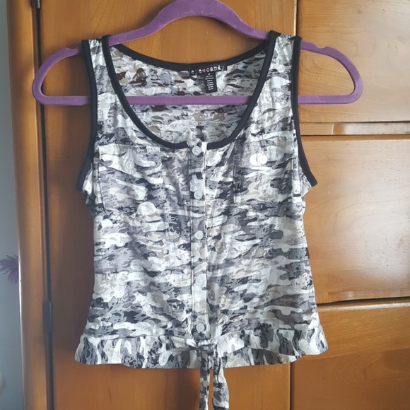 Camo crop top, tie front tank top - Picture 1 of 5